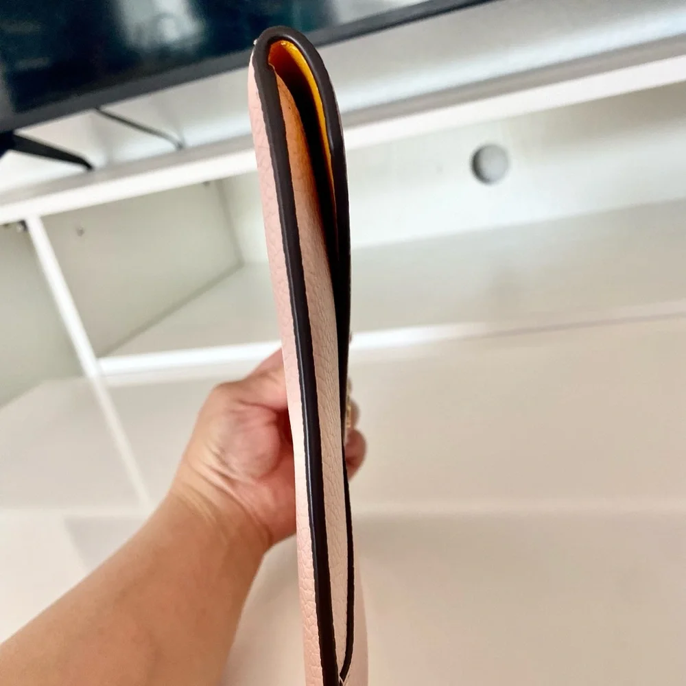 🍀🎀NEW🎀Tory Burch large envelope clutch/hand carry pouch/leather - Picture 7 of 9